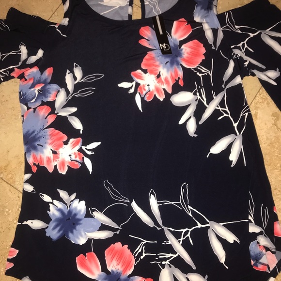 💙COLD SHOULDER 💙NEW DIRECTIONS - Picture 3 of 6